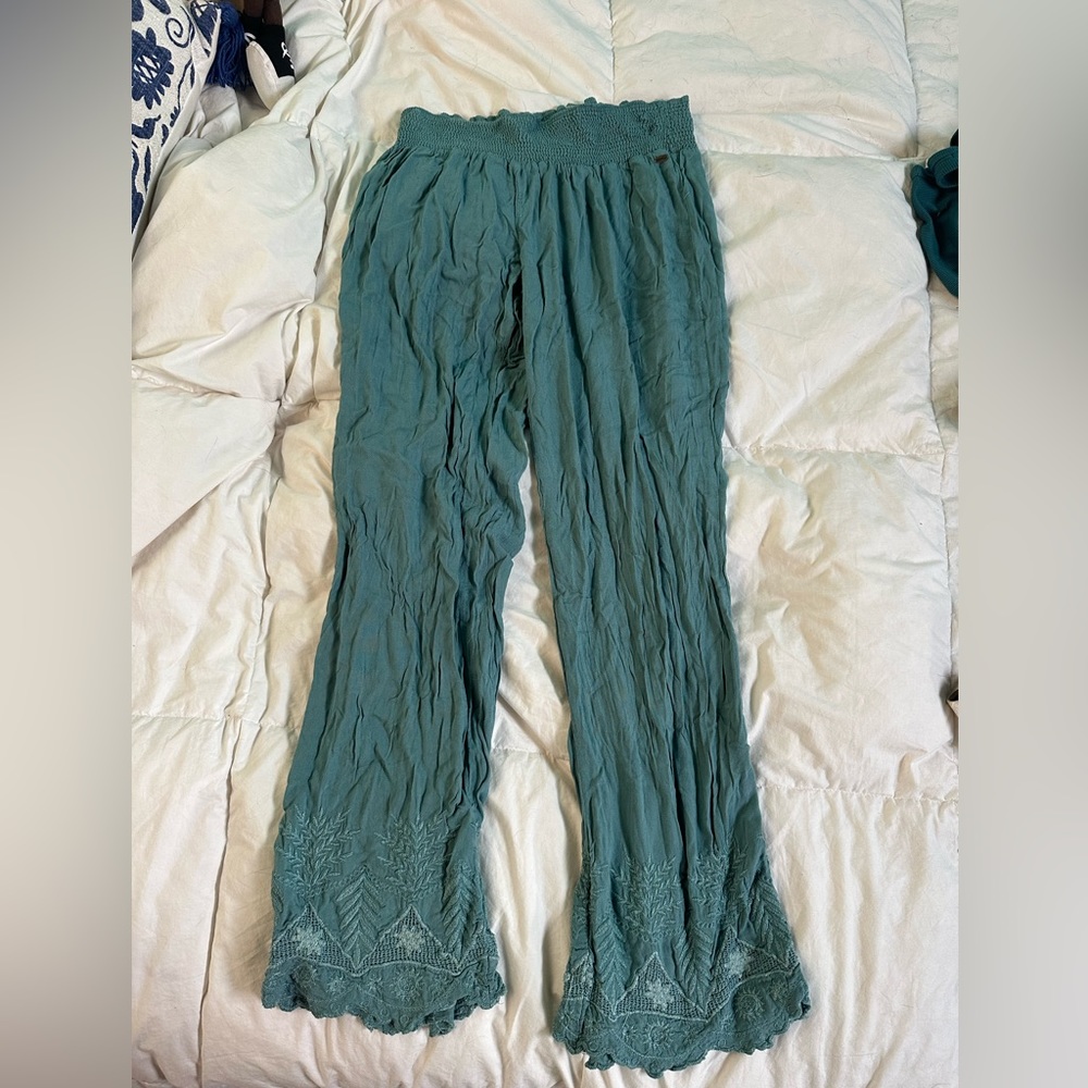 O’Neil teal flowy cropped pants with lace detail